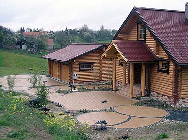 maison en bois cour